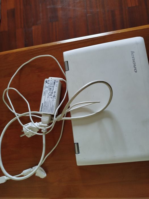 Vendo Portátil Lenovo Yoga 300-11BR
