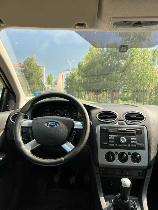 Ford Focus универсал (1,8 газ/бензин 2007 год)