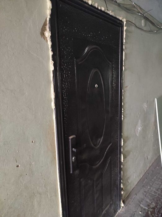 Сдам двухкомнатную гостинку  по улице Ньютона