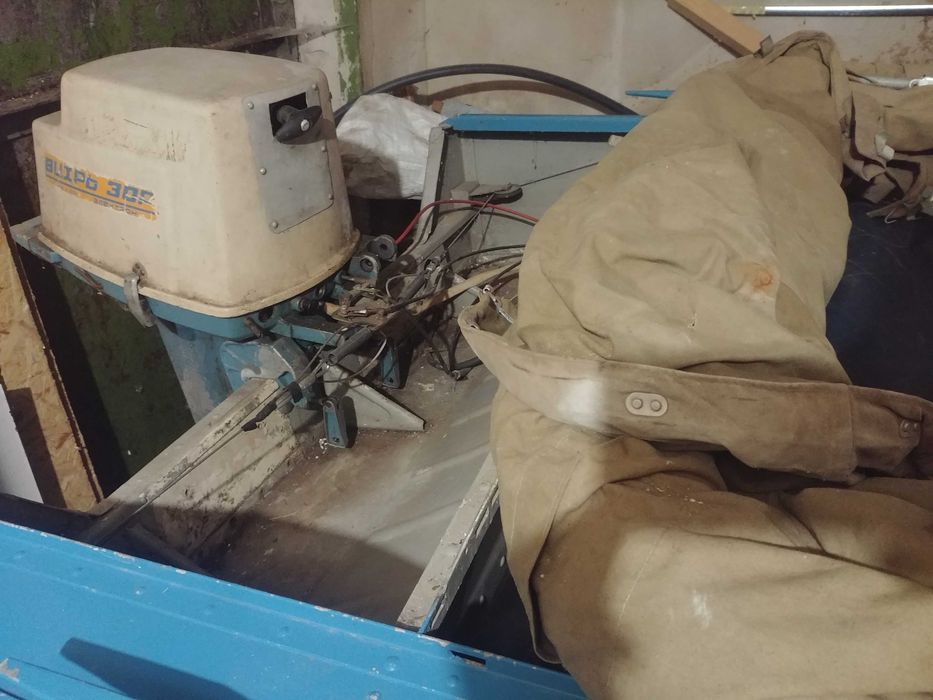 Моторний човен прогрес 4