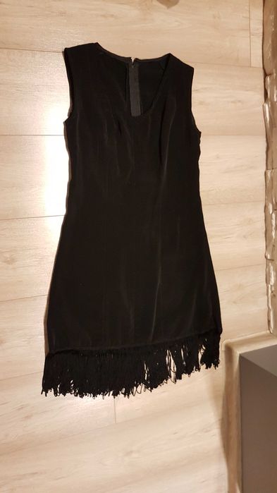 Czarna sukienka z frędzlami rozm. 36