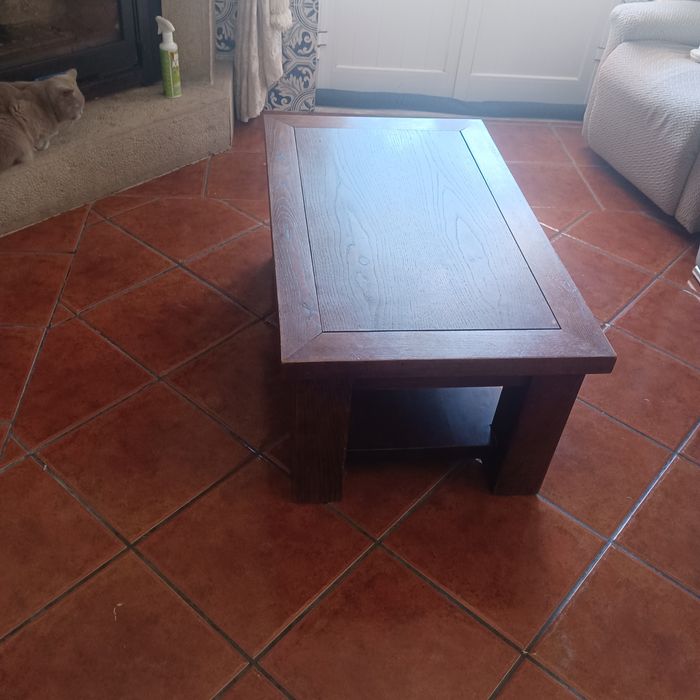 Mesa de Centro Maciça de Castanho (100x60 cm) – Excelente Estado