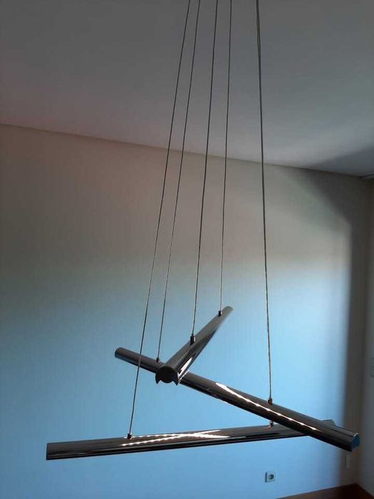 Candeeiro de Teto LED Suspenso EGLO em Cromado + Comando (Como Novo))