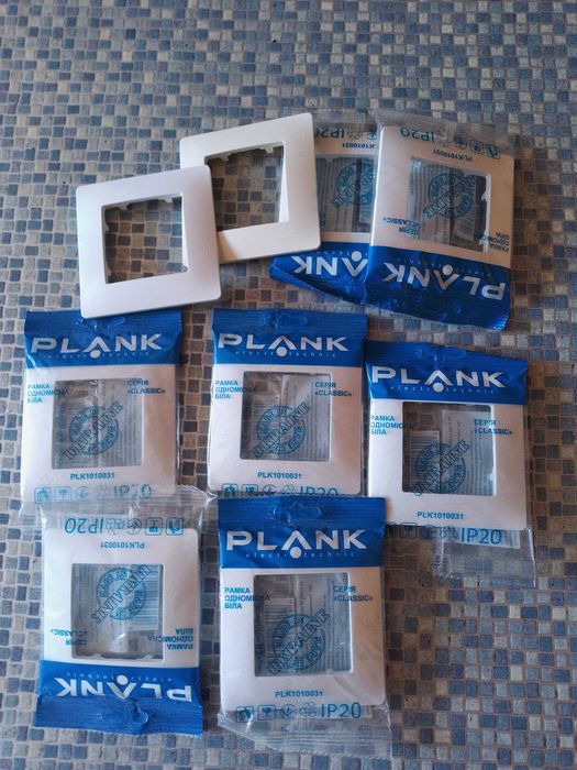 Лот электрофурнитуры PLANK розетки,  выключатели  39 шт.