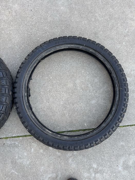 Pneus moto 130/80/18 e 90/90/21