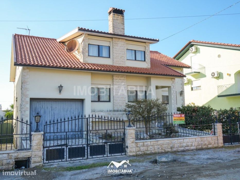 Moradia T5 com Piscina (Jacuzzi Integrado), Jardim e Churrasqueira