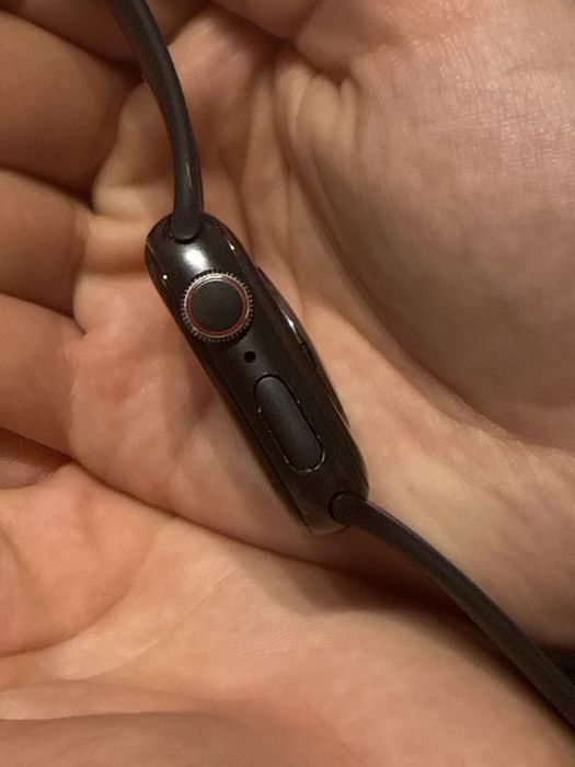 Apple Watch Series 6 GPS + Cellular w kolorze czarnym