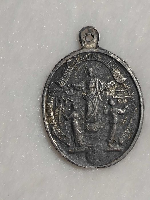 Stary przedwojenny medalik religijny