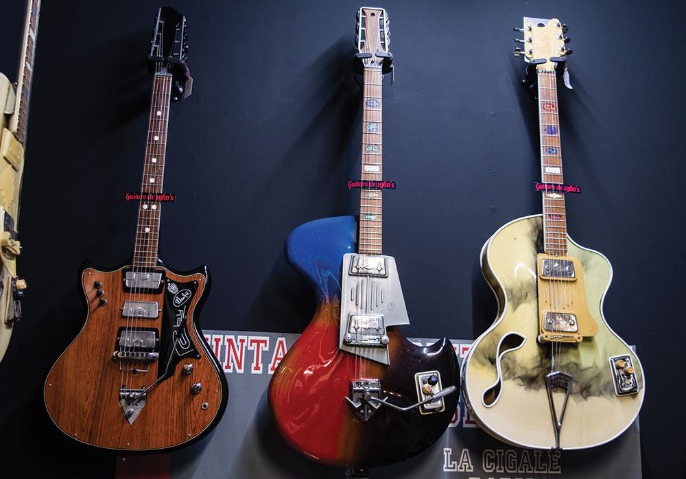 Lekcje gry na gitarze i ukulele.