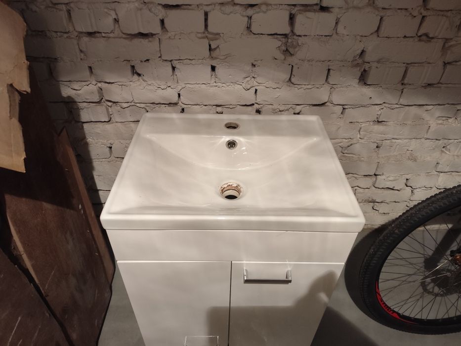 Umywalka z szafką