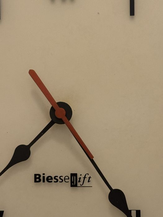 Relogio com ponteiro partido