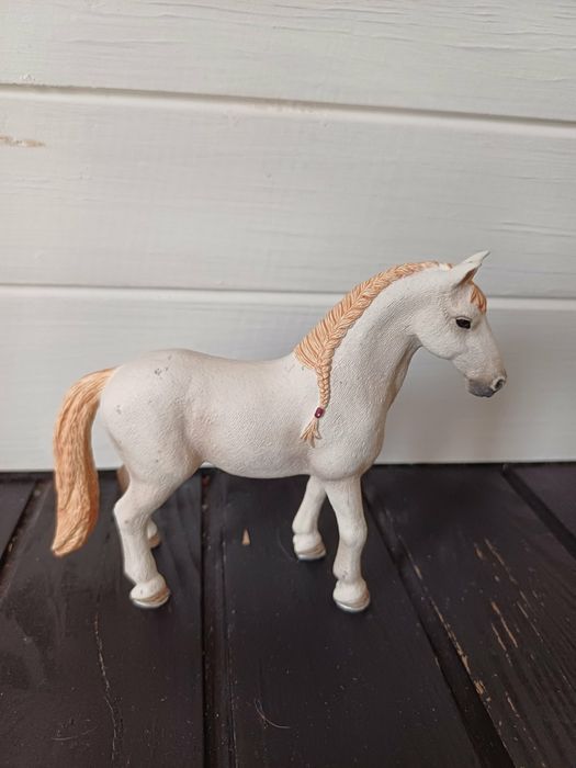 Колекційний кінь Schleich лузитанської породи лошадь кобила