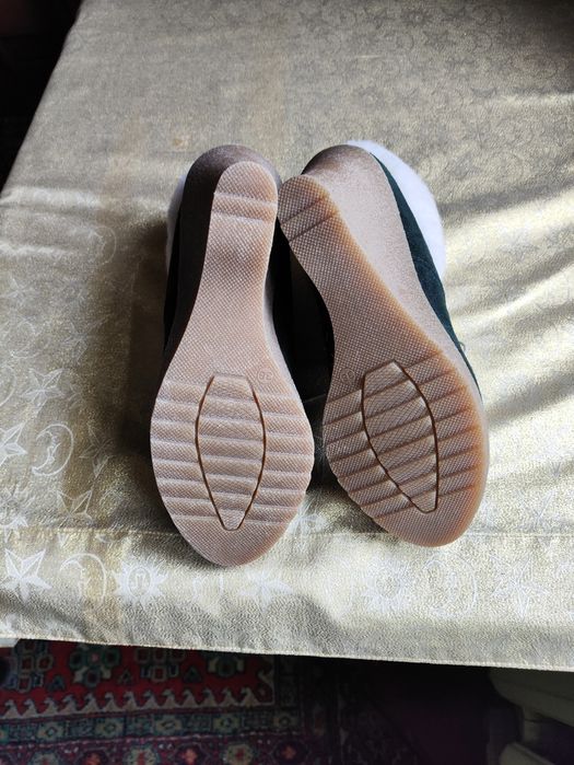 Продам ботильоны ,замша,темно зелёного цвета