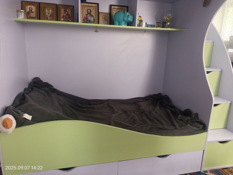 Двухъярусная кровать