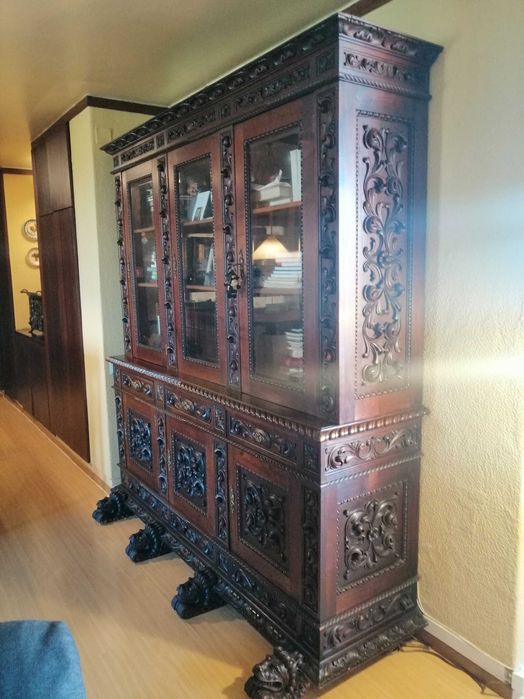 Estante decorativa, requintada e de qualidade (Nogueira)