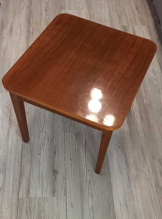 Столик лакований з дерева