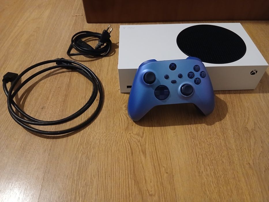 Xbox Series S e um mando.