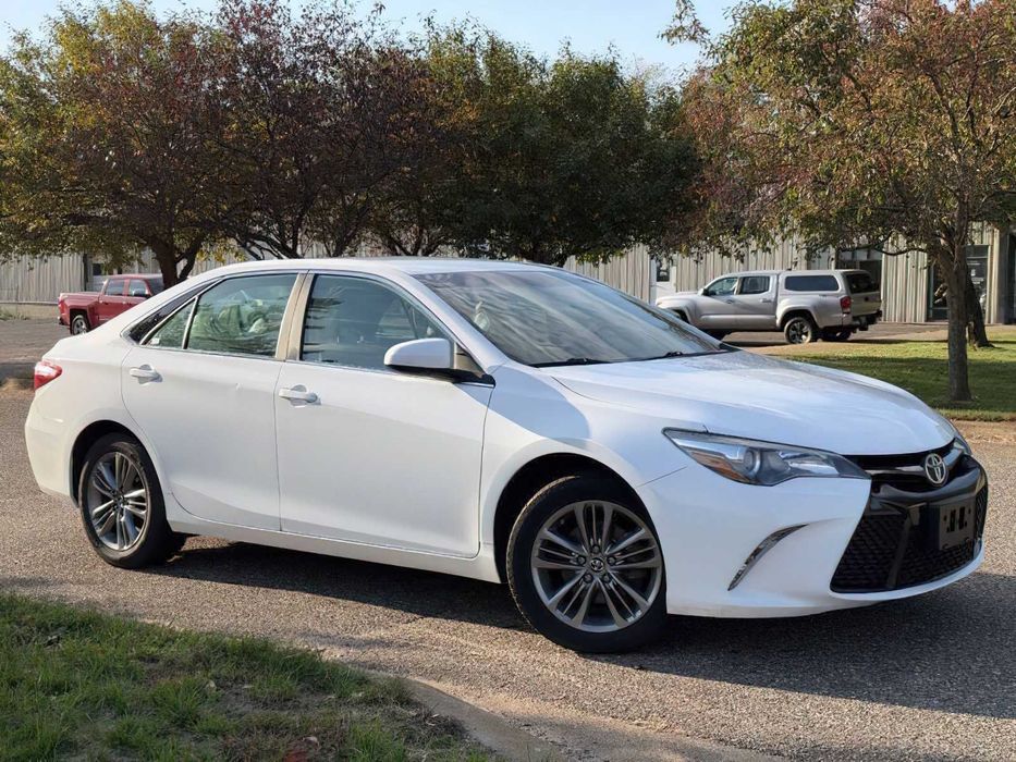 Toyota Camry      2016
