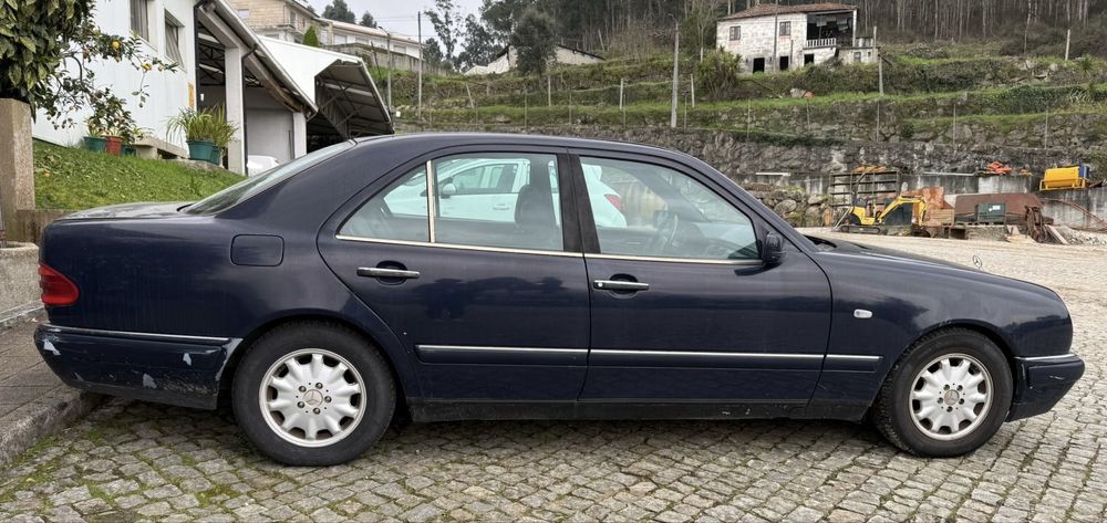 Mercedes-Benz E300 W210 3.0 Diesel – Clássico