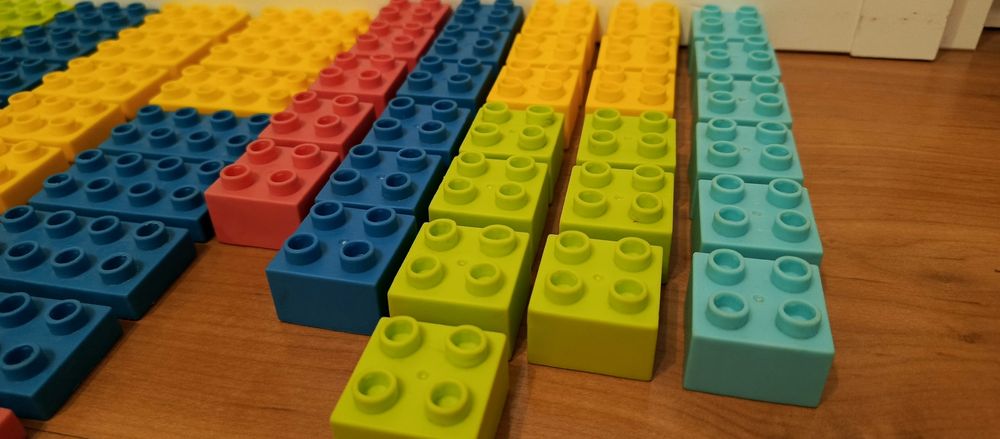 Gumowe klocki jak LEGO Duplo kubeczki kolorpwe zabawki dla niemowlaka