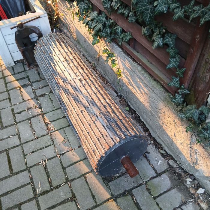 Walec ogrodowy masywny