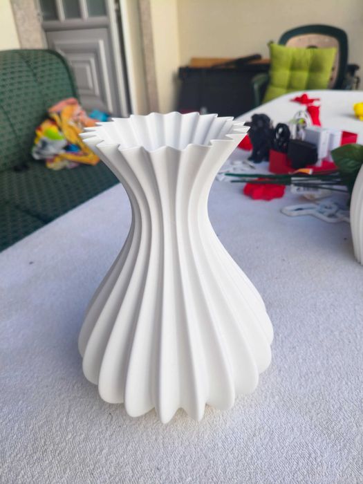 Vaso decorativo de linhas elegantes — 20cm