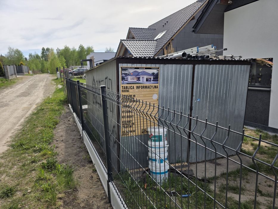 Garaż blaszany 3m×5m po jednej budowie.