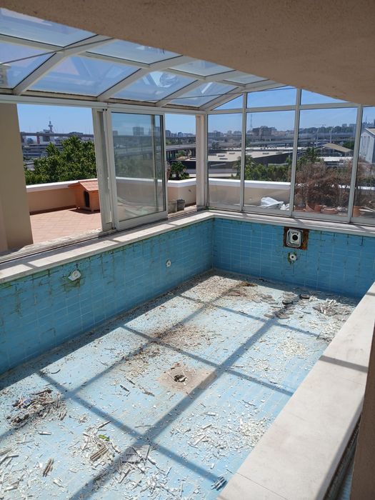 fazemos todo tipo de remodelação e construção de casas e piscinas