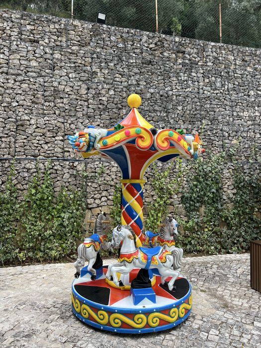 Carrossel de 3 cavalos