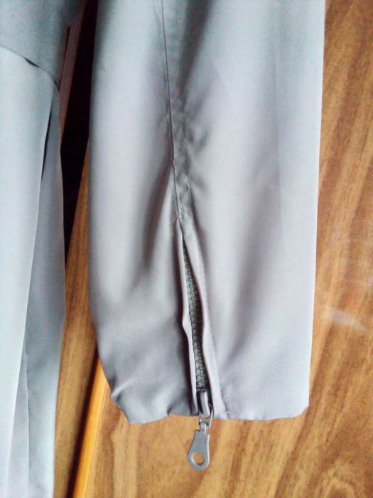 женский демисезонный плащ размер L, ширина подмышками 55 см