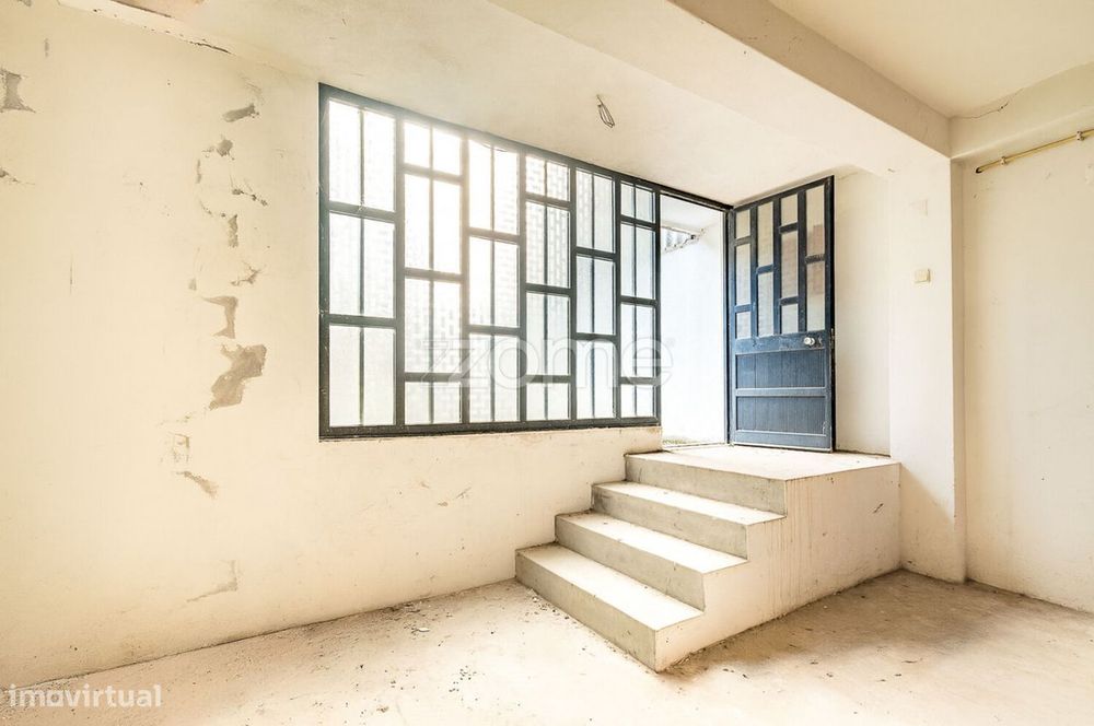 Loja Com Possibilidade De Converter Em Habitação