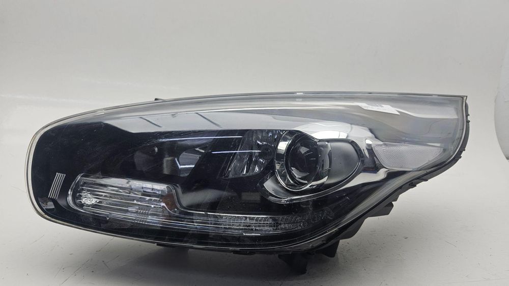 Farol Esquerdo Kia Carens