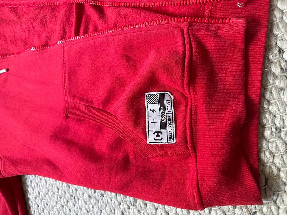 Czerwona Bluza Cropp