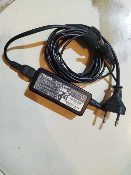 Oryginalny Zasilacz Toshiba 19V 2.37A 45W PA3822U-1ACA 5.5/2.5mm | Sprawny