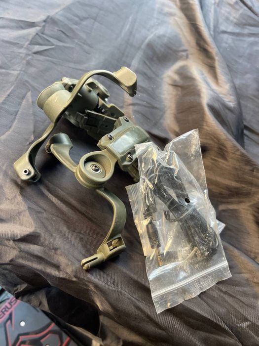 відам кріплення для навушників