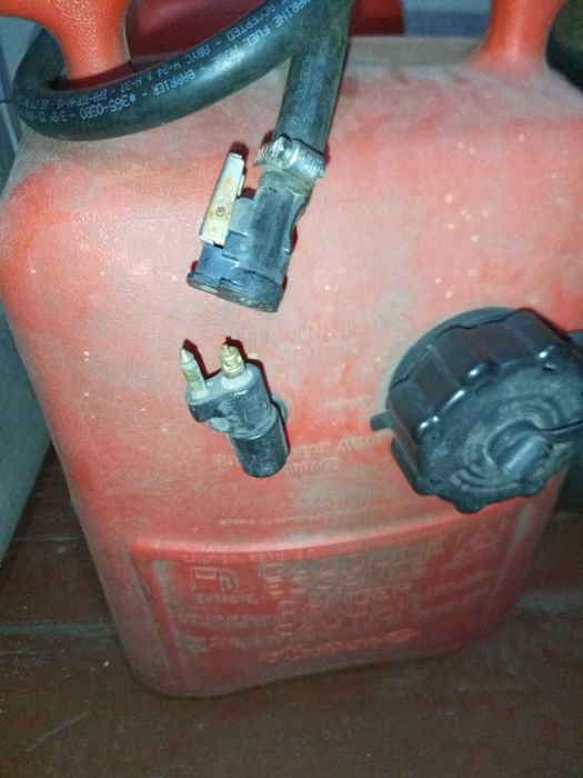 Продам бак для лодочного  мотора 22 л