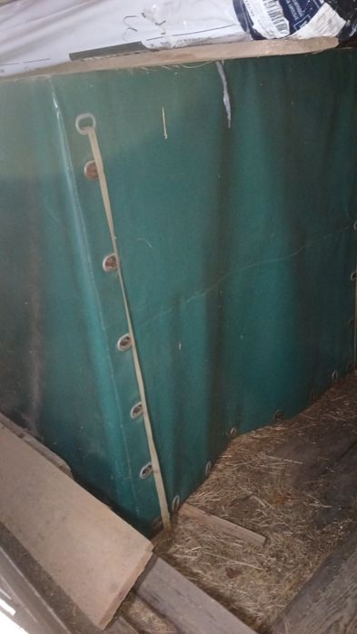 Plandeka zielona gruba i stelarz do przyczepki