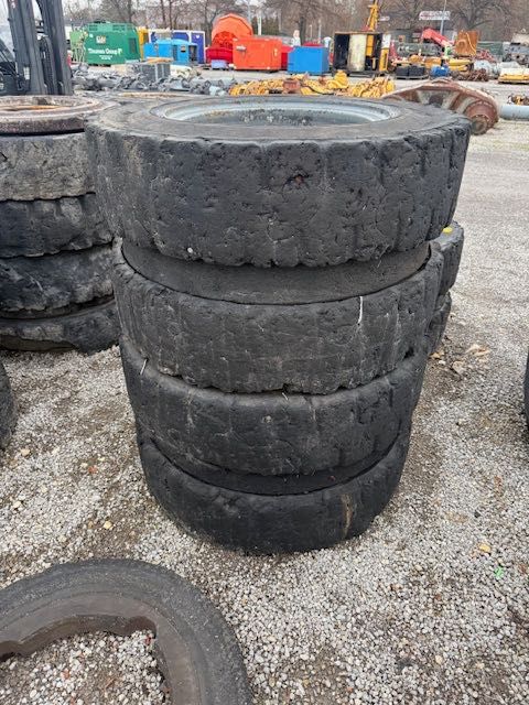 Koła pełne do koparki przeładunkowej 6 szt komplet 10.00