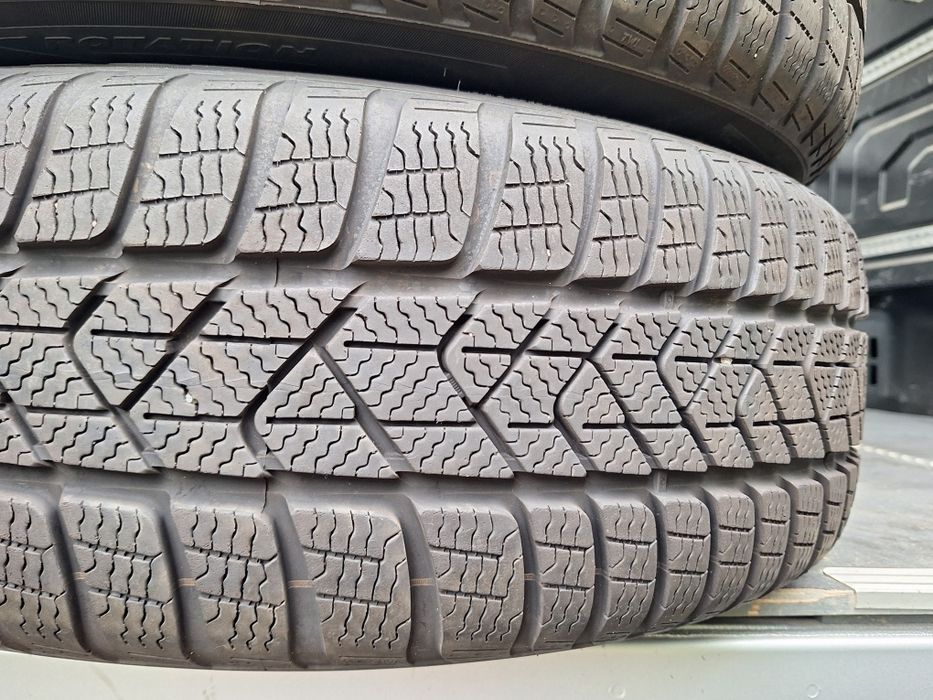Зимовий PIRELLI 205 60 16