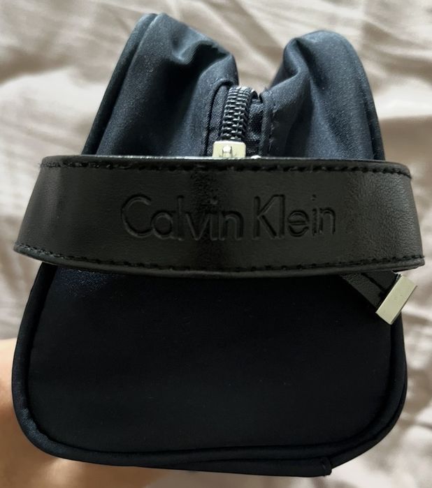 Vendo Necessaire Calvin Klein. ( Não Baixa de Preço ).