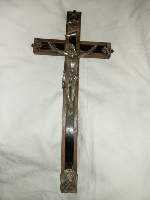 Drewniany stary krzyż