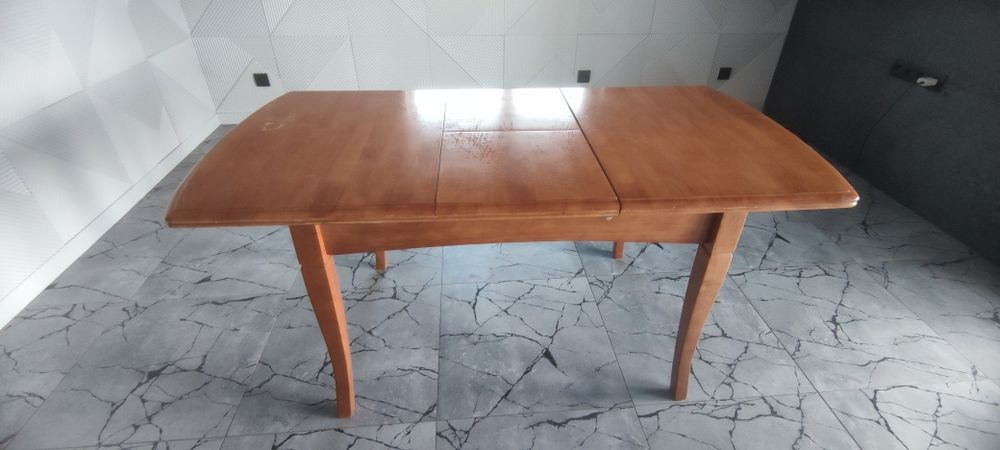 Продам б/у стол деревянный, раздвижной, натуральное дерево,дуб.