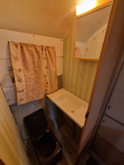 Caravana c/ WC e documentos