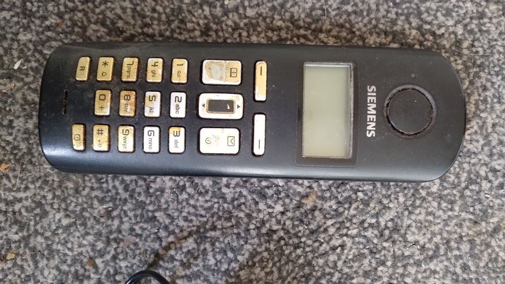 Sprzedam 2 telefony stacjonarne