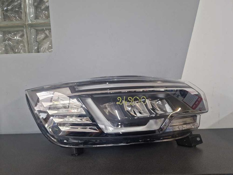 Renault Trafic III Lift IV 21r.- Lampa Przód Prawa