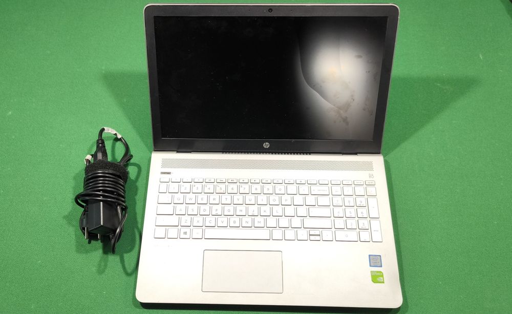 HP Pavilion 15-cc502nw i5-7200u 8gb ram NVIDIA GeForce Windows 10, 15.6 cala