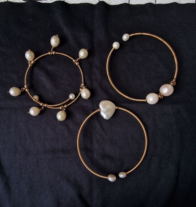 Conjunto 3 Pulseiras Douradas de Pérolas Barrocas