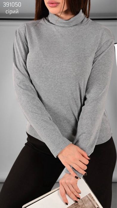 Теплий жіночий гольф