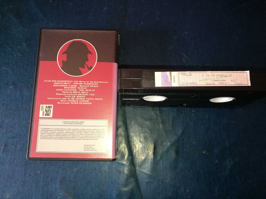 SHERLOCK HOLMES - O CÃO DOS BASKERVILLE VHS (legendagem em Português)