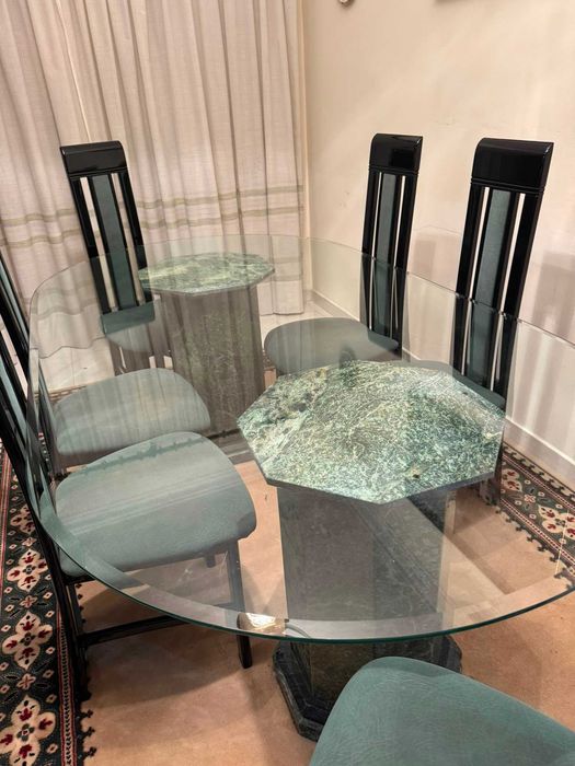 Conjunto Sala de Jantar Completo | Mesa Pedra e Vidro + 6 Cadeiras + Cristaleira + Móvel TV + Candeeiro